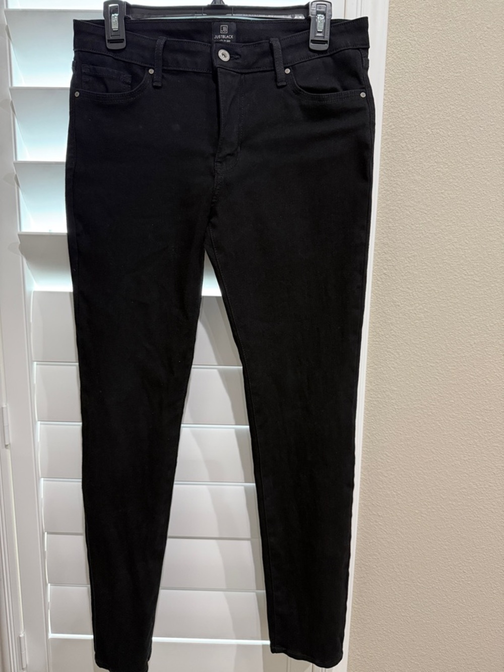 Just Black Women’s Straight Leg Jeans in Black